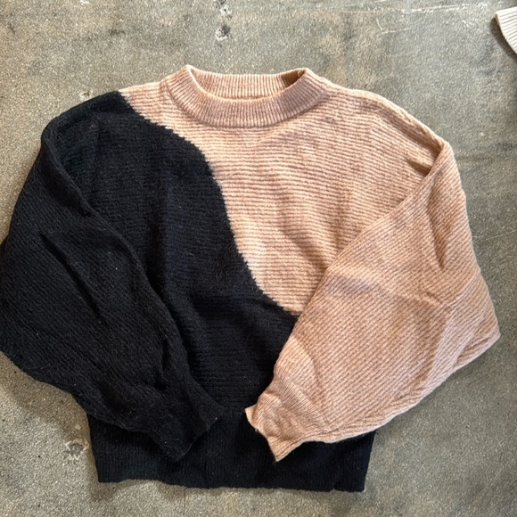 Lush Ying Yang sweater size Medium - Picture 1 of 3